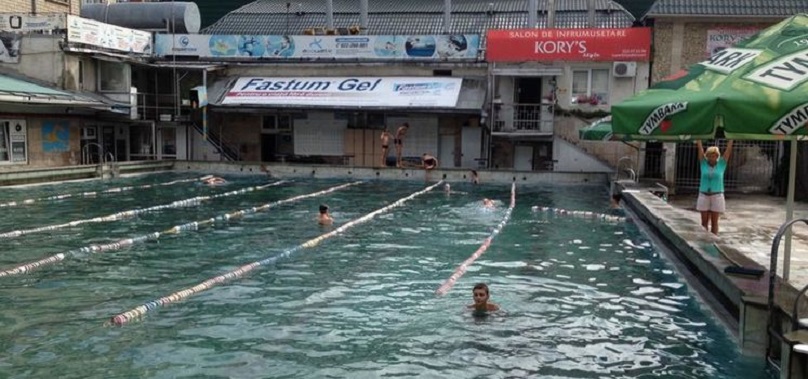 Bazinul Universităţii Sportive