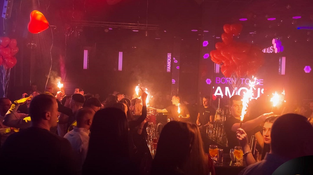 Club de noapte Famous